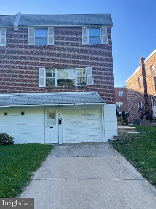 Foto principal - 847 W Bells Mill Rd