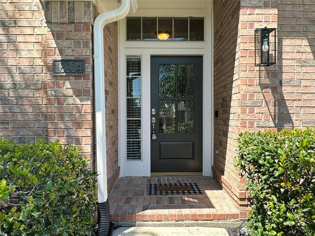 Building Photo - 16934 Laguna Springs Dr