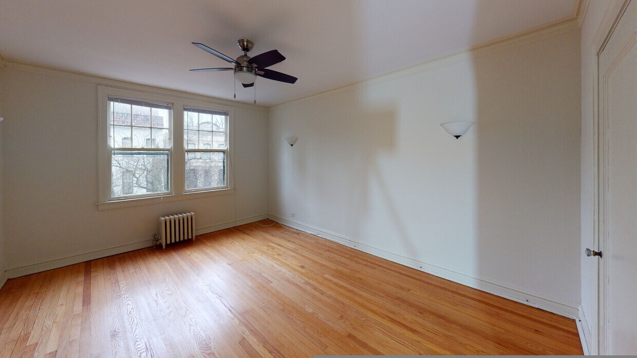 Primary Photo - 1824 N Lincoln Park W