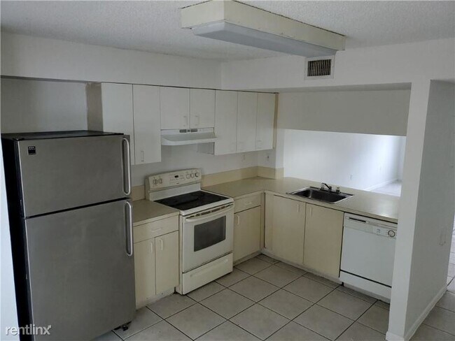 Building Photo - 14900 SW 82nd Terrace