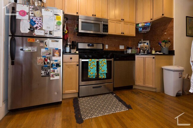 Foto del edificio - HOT BROOKLINE LISTING!!!!!