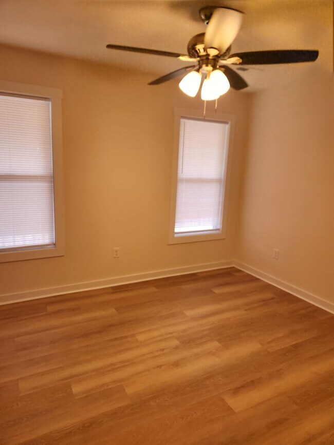 Foto del edificio - 2 Bed 1 Bath Modern Duplex Unit Blackstone VA-Fort Pickett
