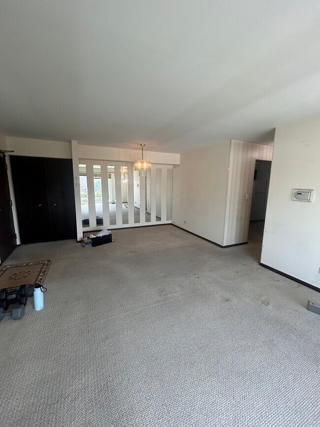 Building Photo - 2615 W Foster Ave