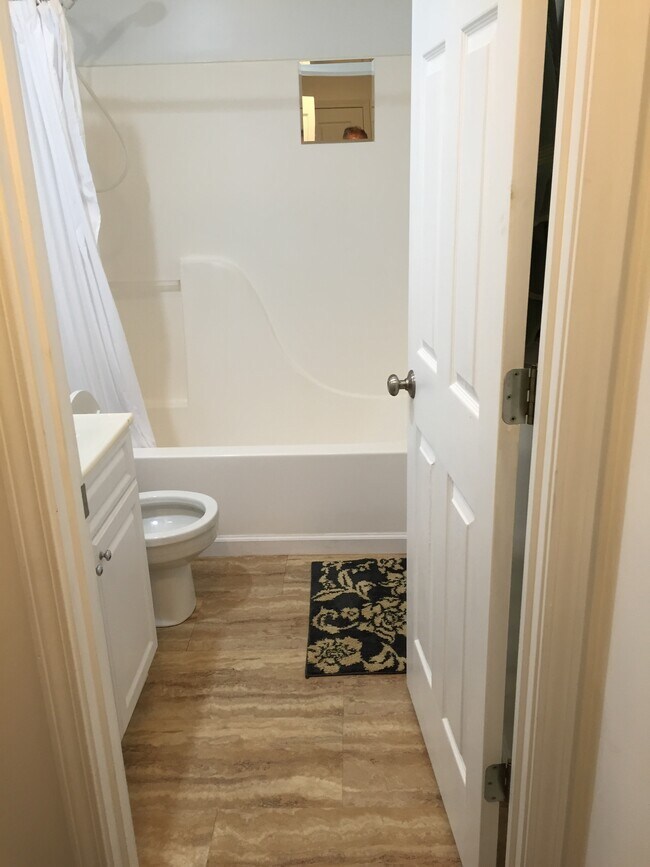 1310 S Sheridan St Unit B, Kirksville, MO 63501 Apartments in