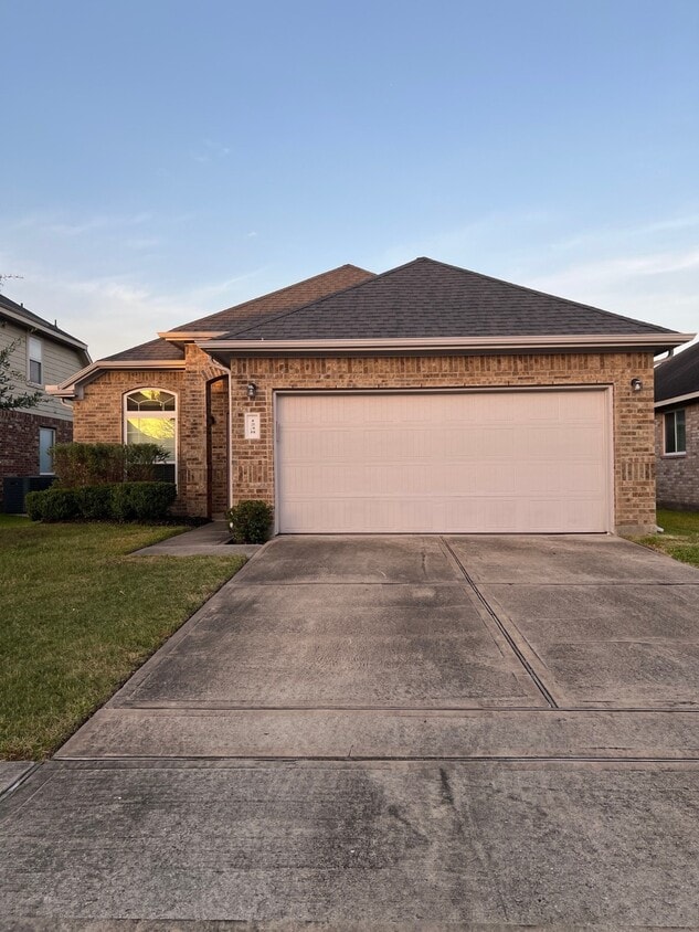 Foto principal - 1238 S Maple Dr