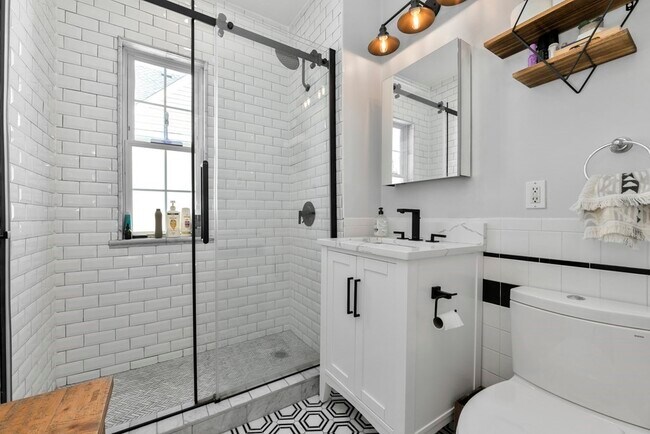 Building Photo - 39 Sagamore St