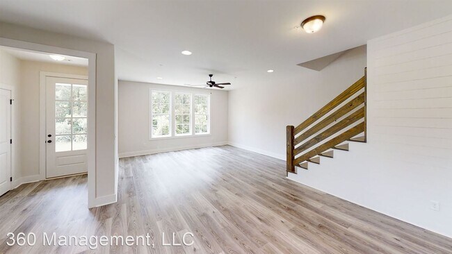 Foto del edificio - 4 br, 4 bath House - 868 Twin Forks Ave #12