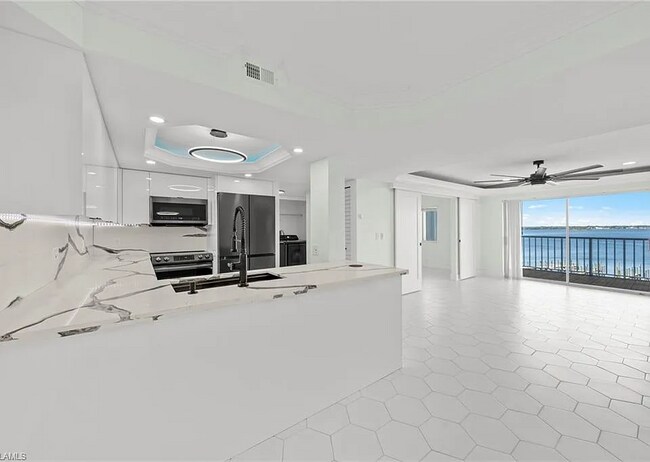Foto del edificio - 2885 Palm Beach Blvd