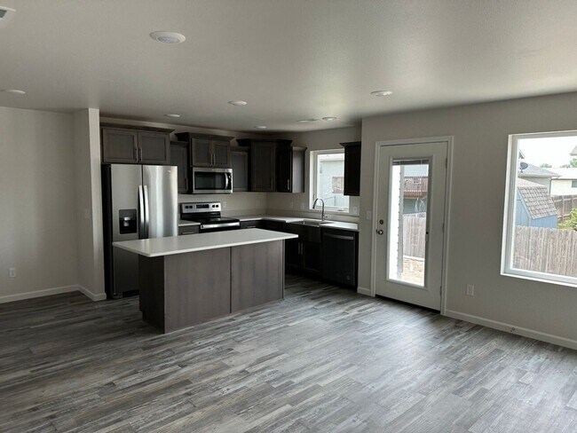 Foto del edificio - Spacious 3-bed 2.5 Bath - First Month Free!