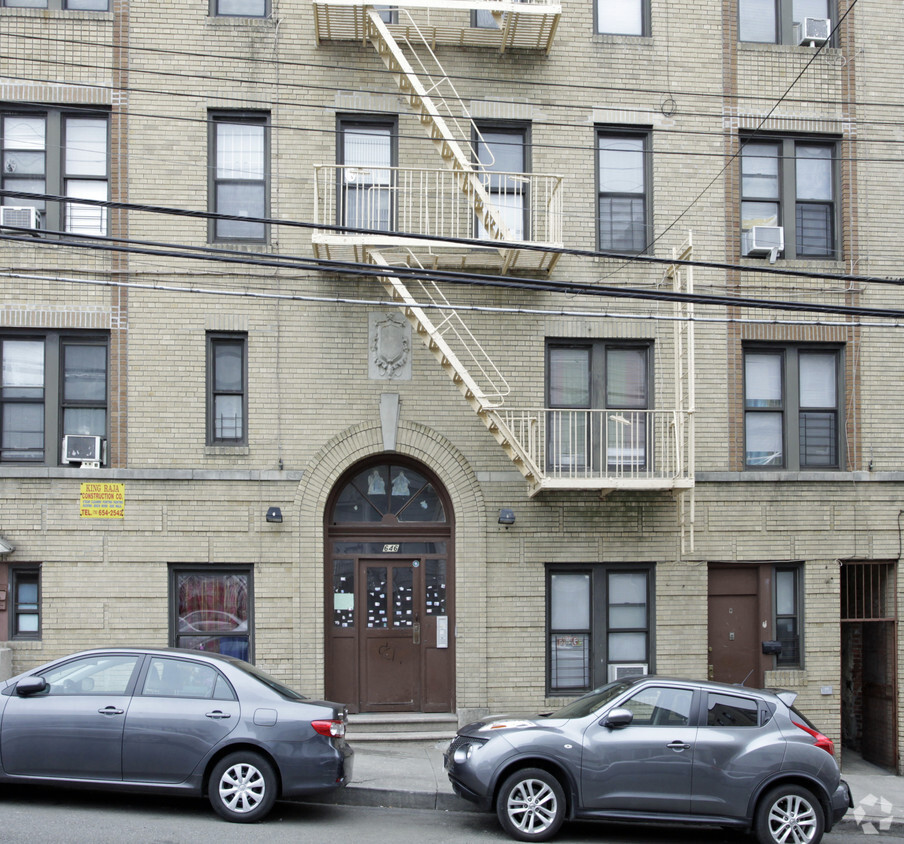 Building Photo - 646 E 236th