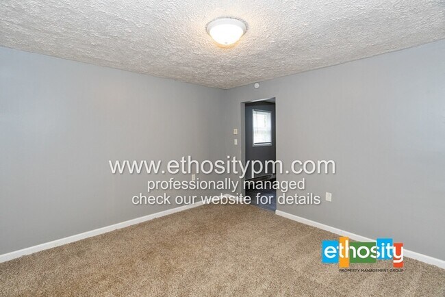 Building Photo - 1526 E Gimber St