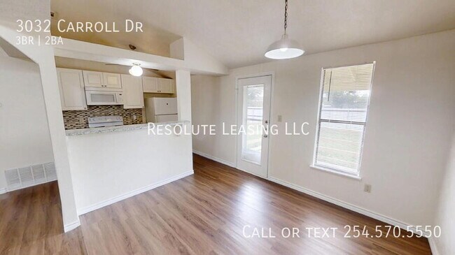 Foto del edificio - 3032 Carroll Dr