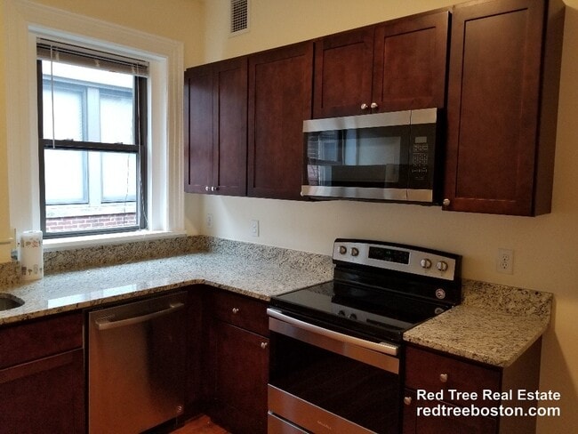 Building Photo - 1463 Beacon St