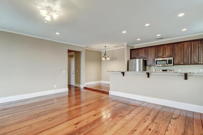 Building Photo - 109 E Oglethorpe Ave