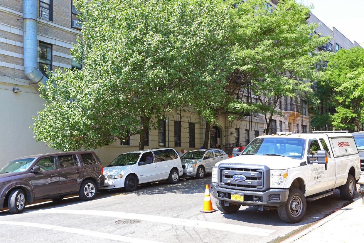 Building Photo - 502 W 176th St