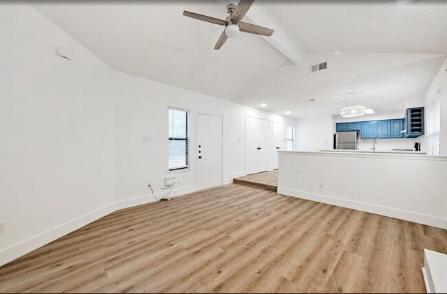 Foto del edificio - 2407 Winsted Ln