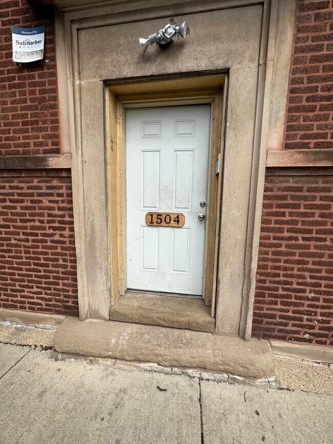 Building Photo - 1504 E 74th Pl
