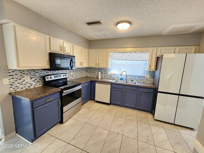 Building Photo - 6162 Jamaica Ct