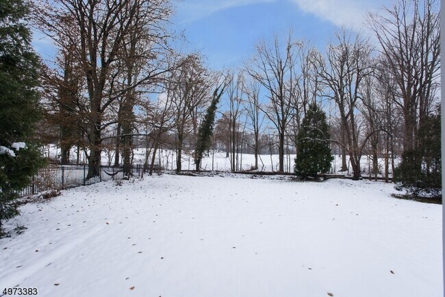 Building Photo - 149 Tennyson Dr