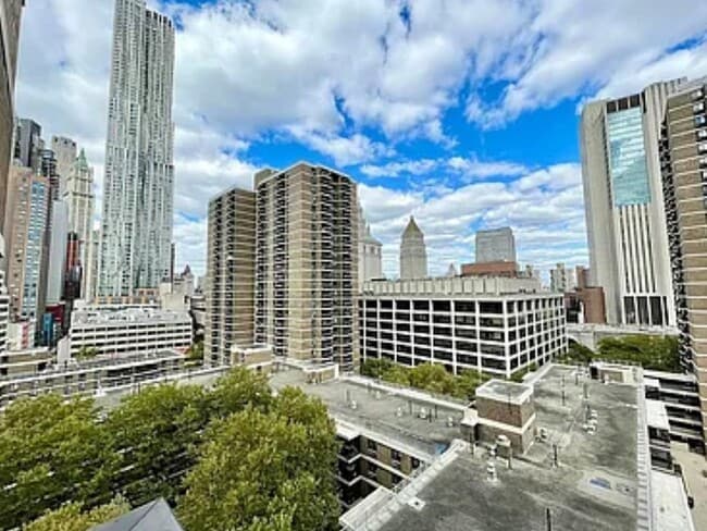 Building Photo - 100 Beekman St