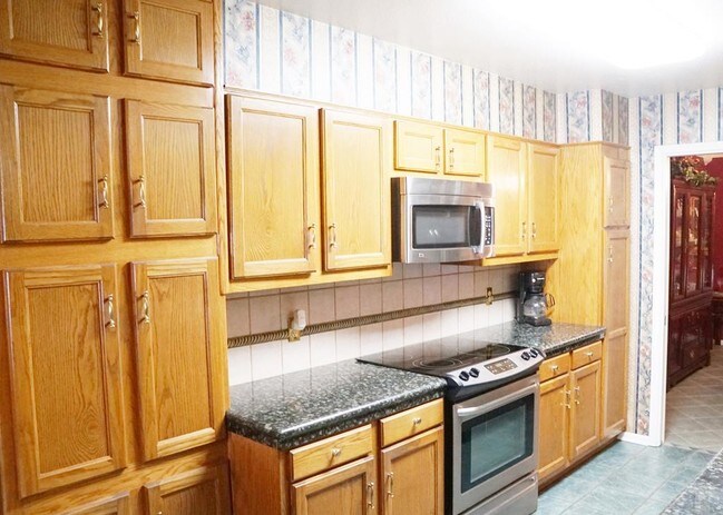 Building Photo - 1560 Marshall Woods Dr