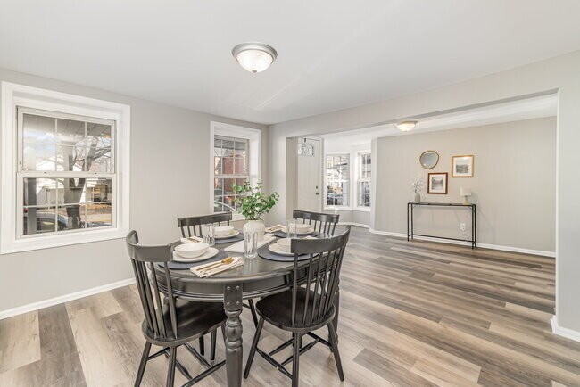 Foto del edificio - 28 W Main St