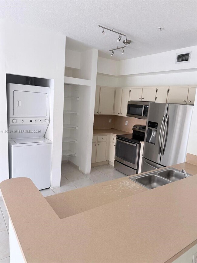 Foto del edificio - 7220 NW 114th Ave