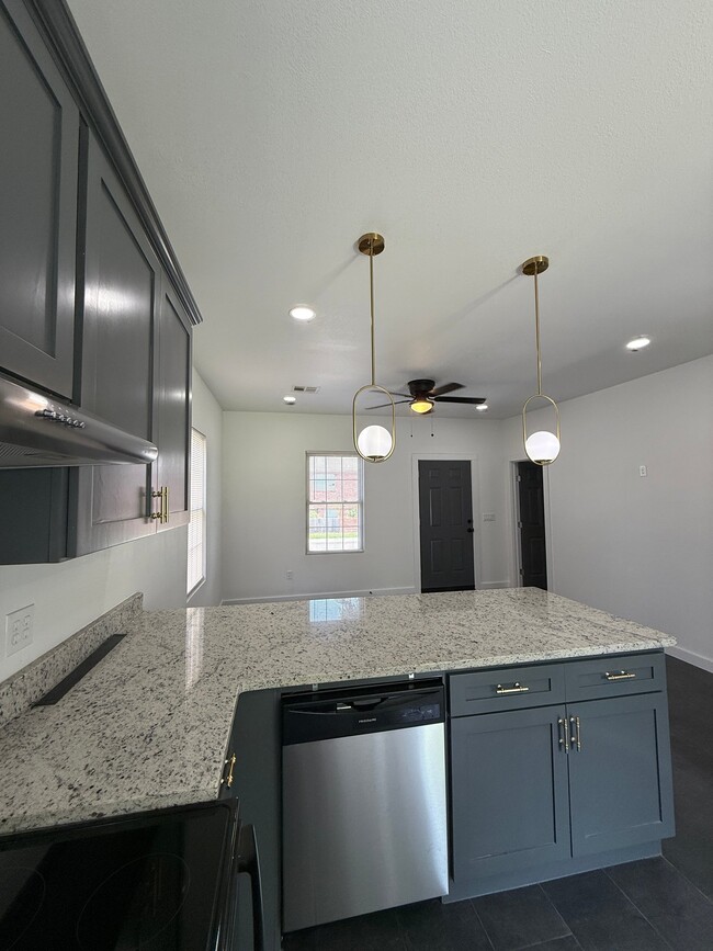 Foto del edificio - 1408 E 13th St