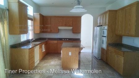 Building Photo - 8930 Beckington Dr
