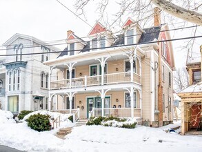 Building Photo - 418 11th St