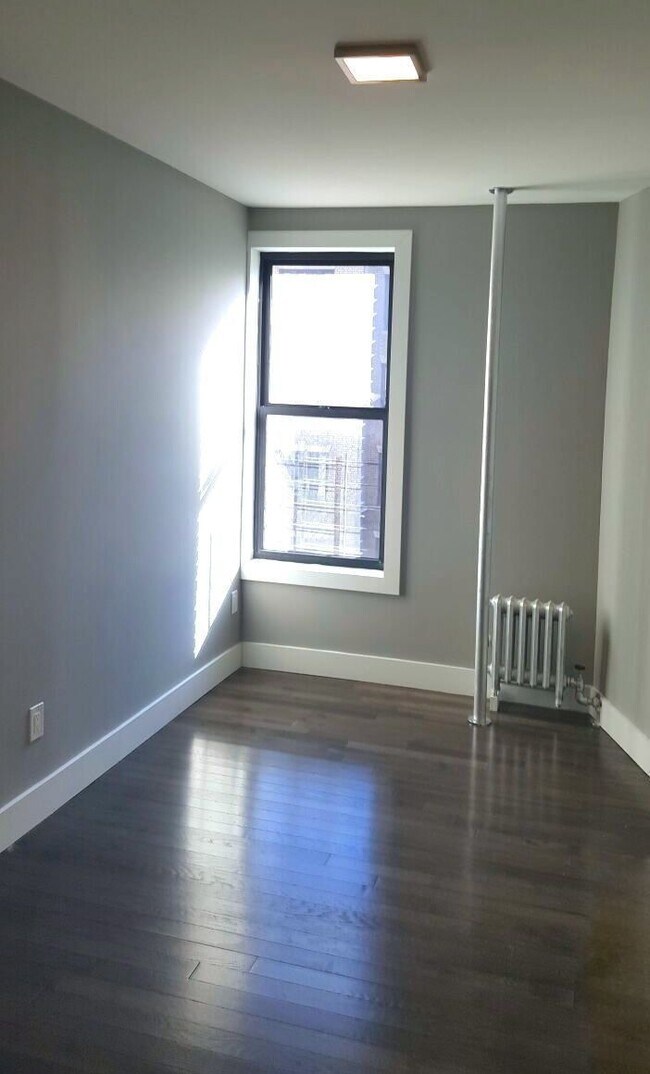 Building Photo - 510 W 184th St