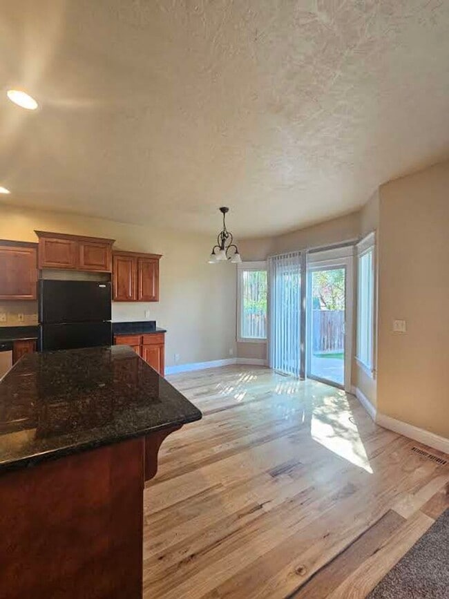 Building Photo - Lochsa Falls 5 Bedroom Home
