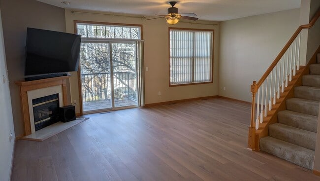 Foto del edificio - Amazing Apple Valley Townhome 4bd 3.5 Bath!!!