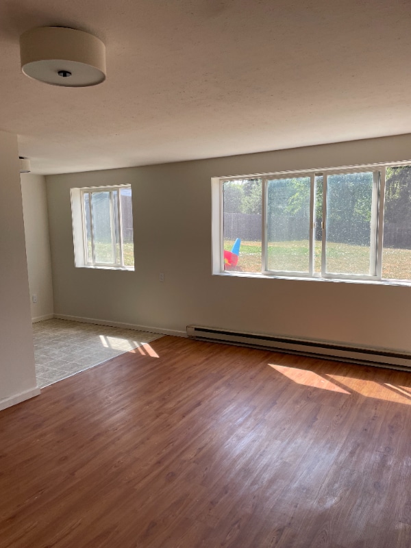 Building Photo - 705 1/2 Hidden Ln