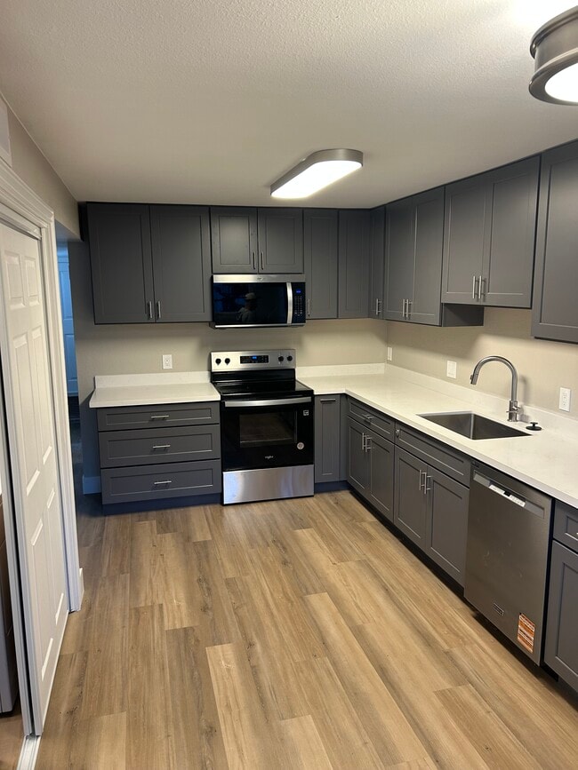 Building Photo - 323 S Pioneer