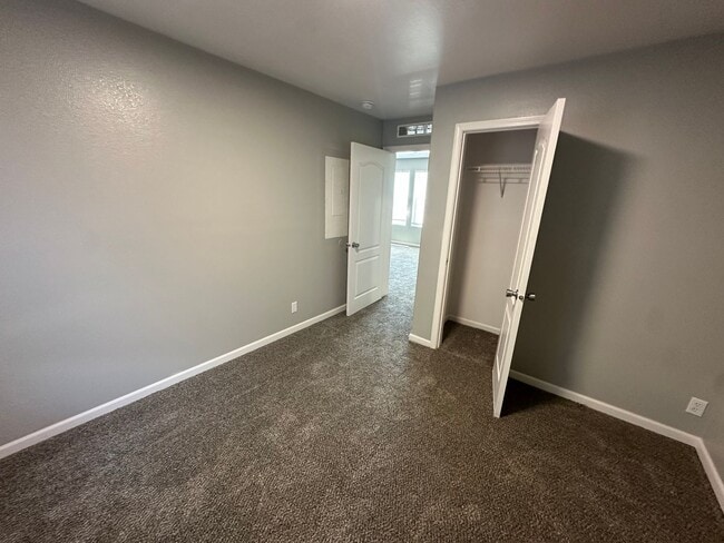 Building Photo - Aubrey Medows