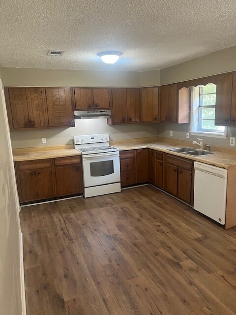 Building Photo - 3801 Fielder Dr