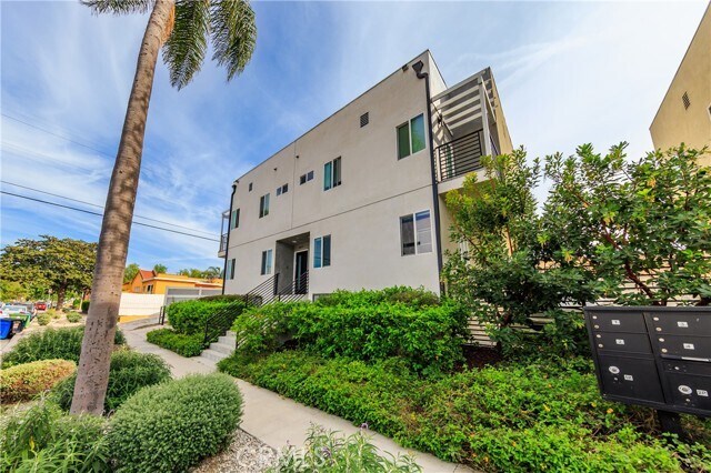 Foto del edificio - 5016 Pickford St