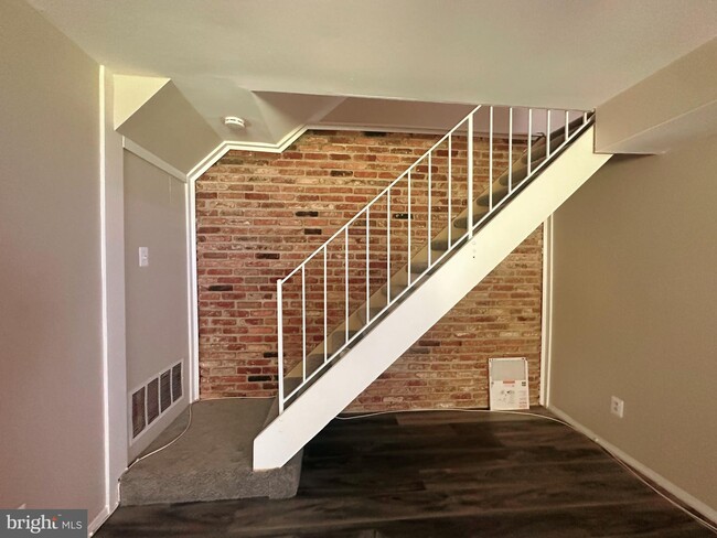 Building Photo - 1707 Fountain Rock Way