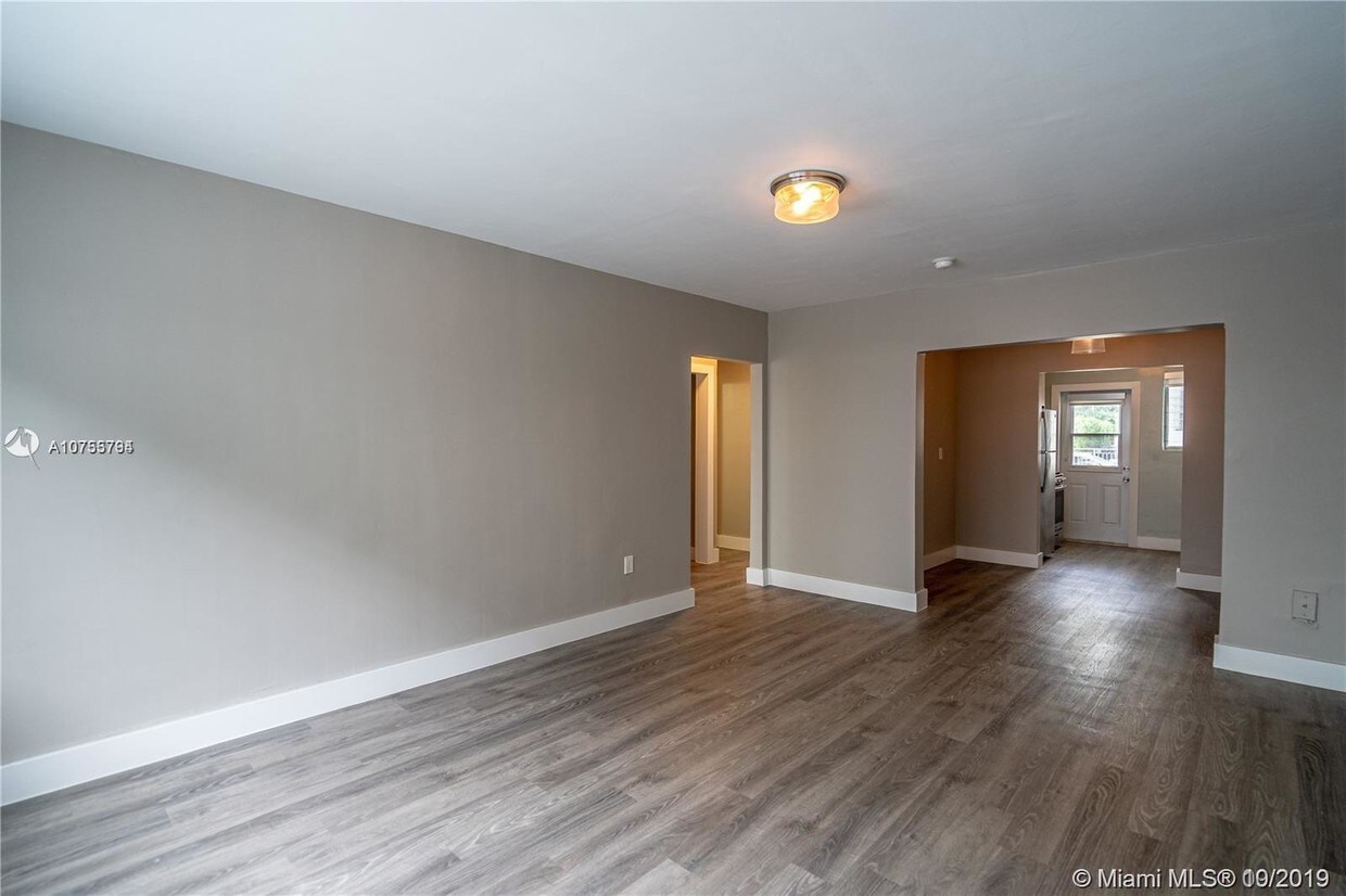 7609 Carlyle Ave Unit 4, Miami Beach, FL 33141 Apartment for Rent in