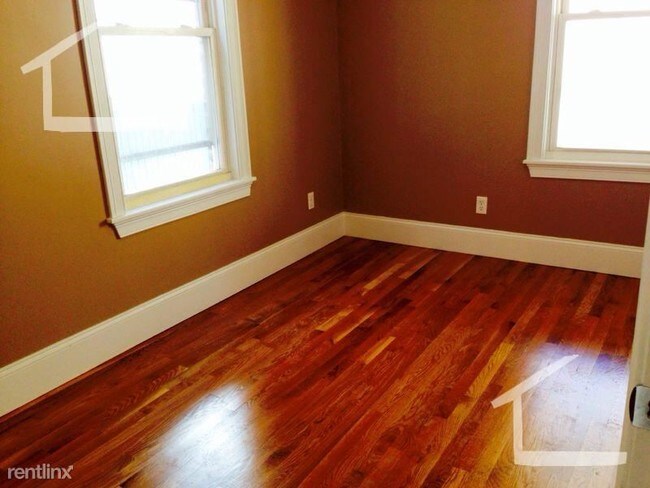 Building Photo - 4 br, 2 bath  - 17 Saint Lukes Rd # M8