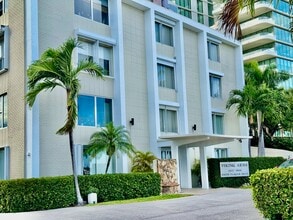 Building Photo - 1527 S Flagler Dr