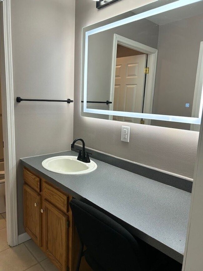 Foto del edificio - 3 bedroom 3 bathroom