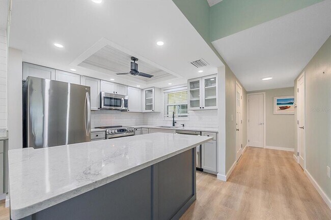 Foto del edificio - 5865 Tidewood Ave