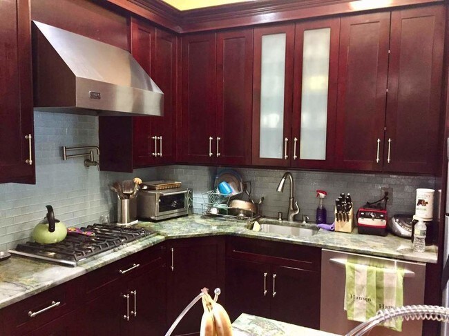 Foto del edificio - 14 Bay Ridge Pl