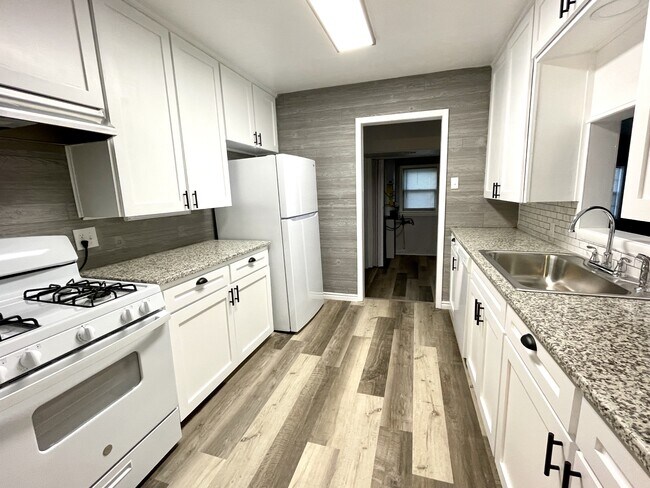 Foto del edificio - 61 15th Ave NW