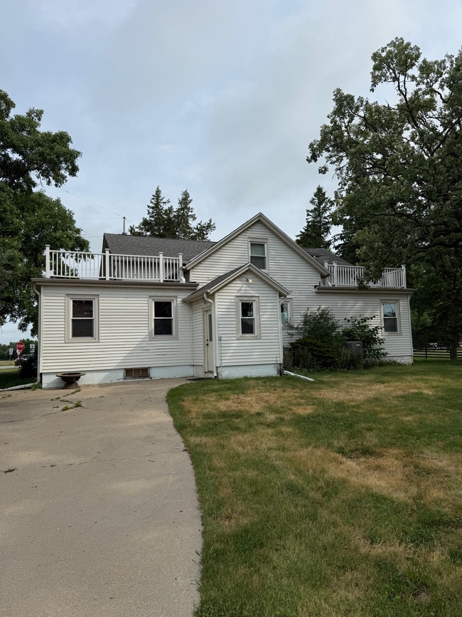 Building Photo - 3400 N Sawyer Rd