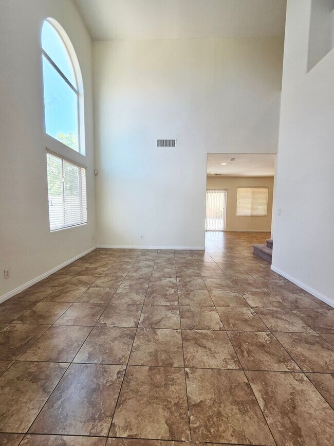 Building Photo - Spacious 4 Bed Home with Loft & 3-Car Garage