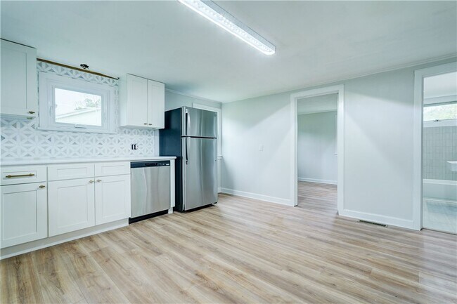 Foto del edificio - 904 Lake Rd
