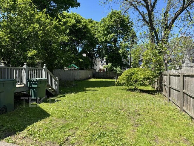 Foto del edificio - 126 Parsells Ave